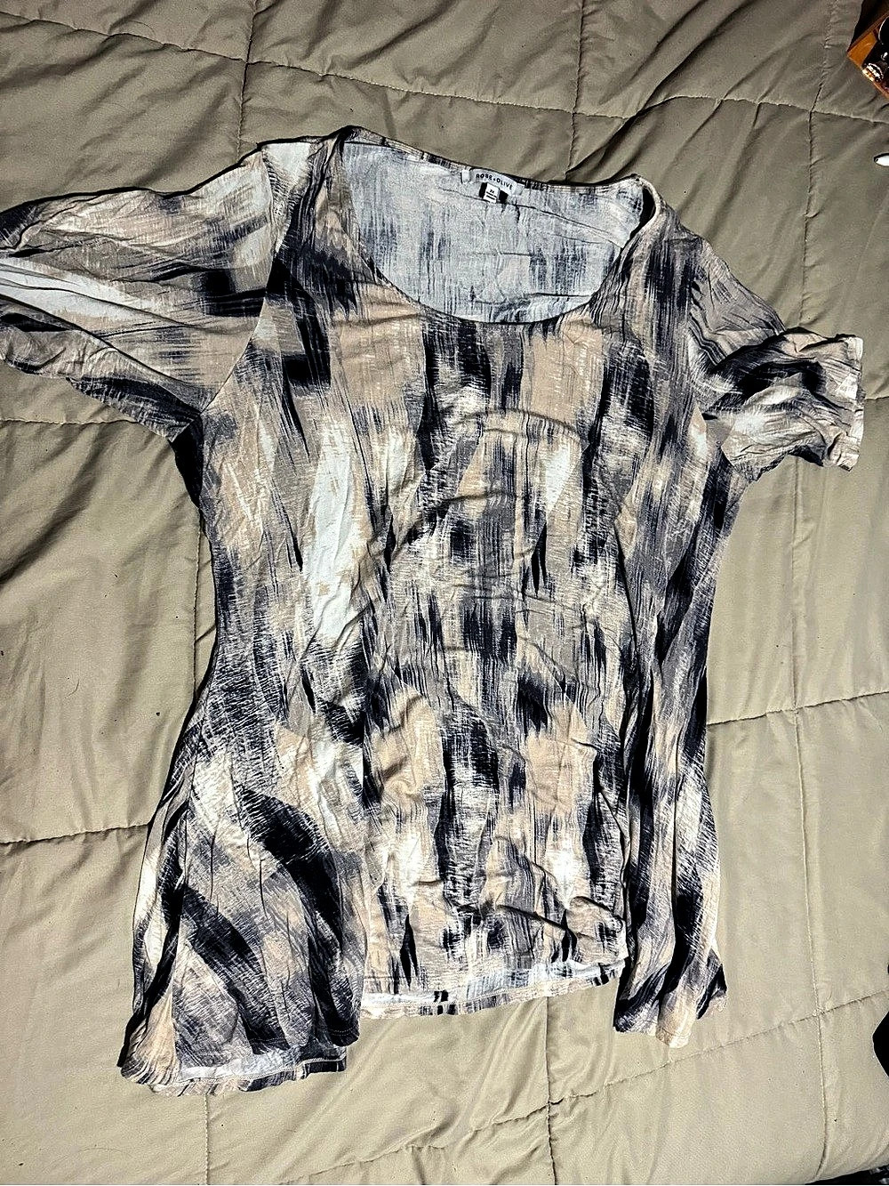 ROSE & OLIVE Abstract Short Sleeve Blouse in Blue Tan & White Size 2X